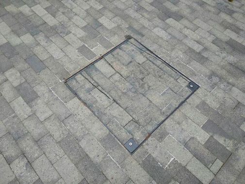 Люк под брусчатку Брус Ли Стальной 600*700 Люк под брусчатку Брус Ли Стальной 600*700