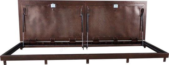 Напольный люк Дворник Уголок, алюминиевый рифленый лист, 2 створки Напольный люк Дворник Уголок, алюминиевый рифленый лист, 2 створки